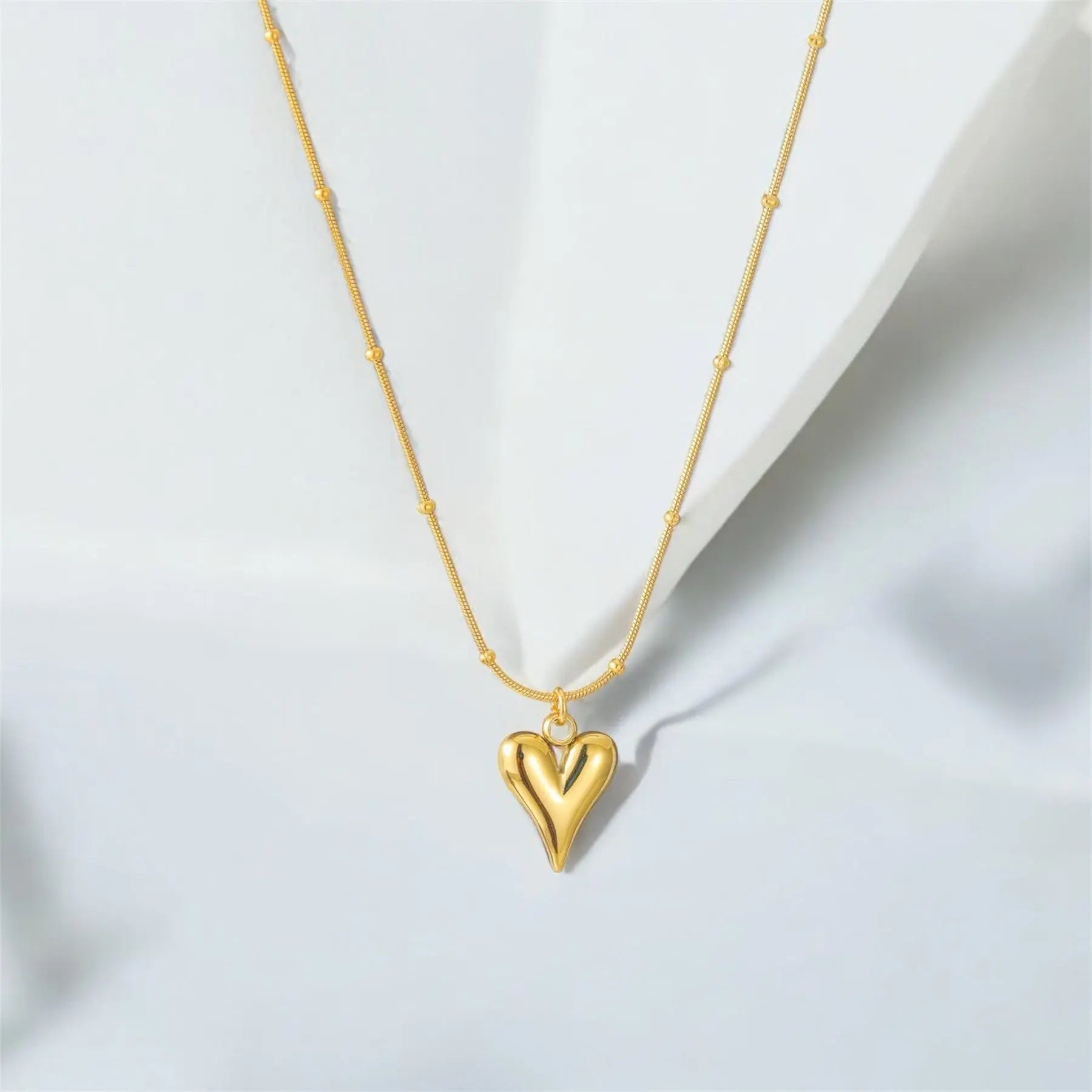 Gold Heart Pendant – Elegant Necklace dÉsirer dÉsirer