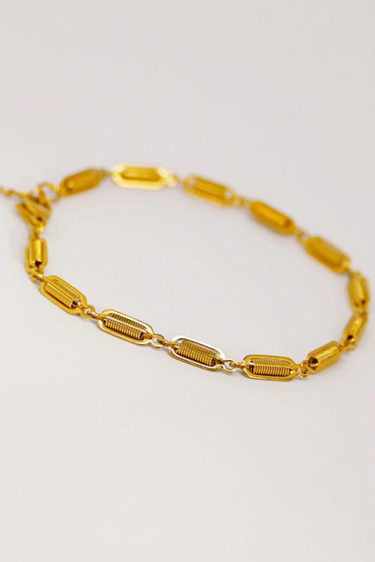Elongated, oval gold bracelet links dÉsirer dÉsirer
