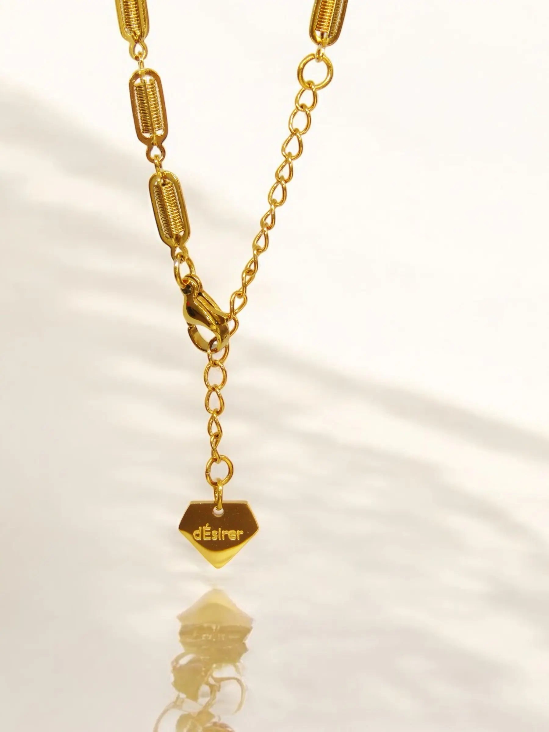 Elongated, oval gold bracelet links dÉsirer dÉsirer