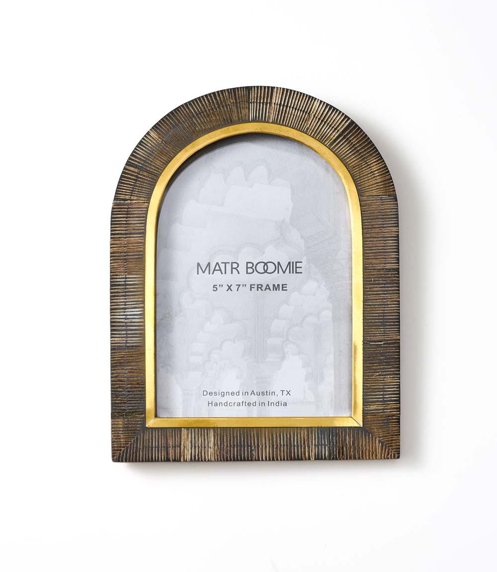 Kerala 5x7 Arch Picture Frame - Carved Horn, Brass Inlay DC-Powered by People dÉsirer