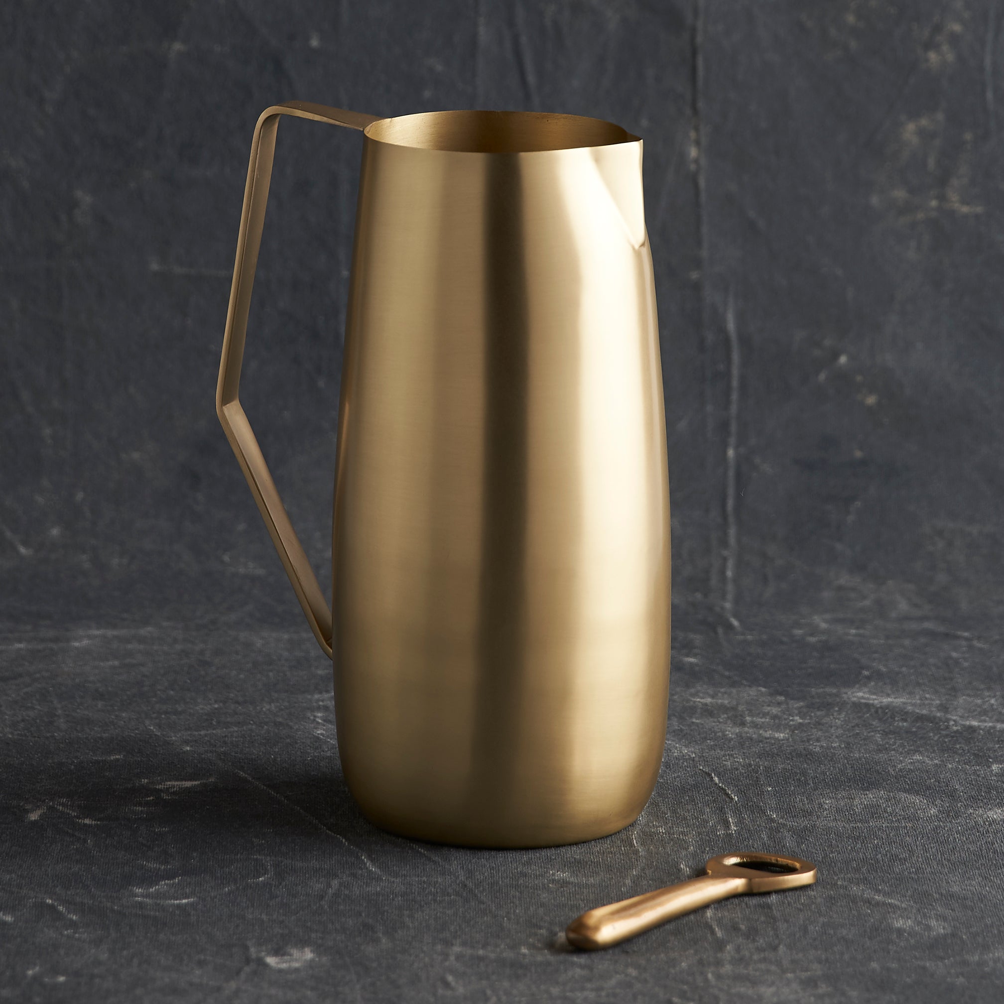 Artisan Brass Pitcher DC-Powered by People dÉsirer